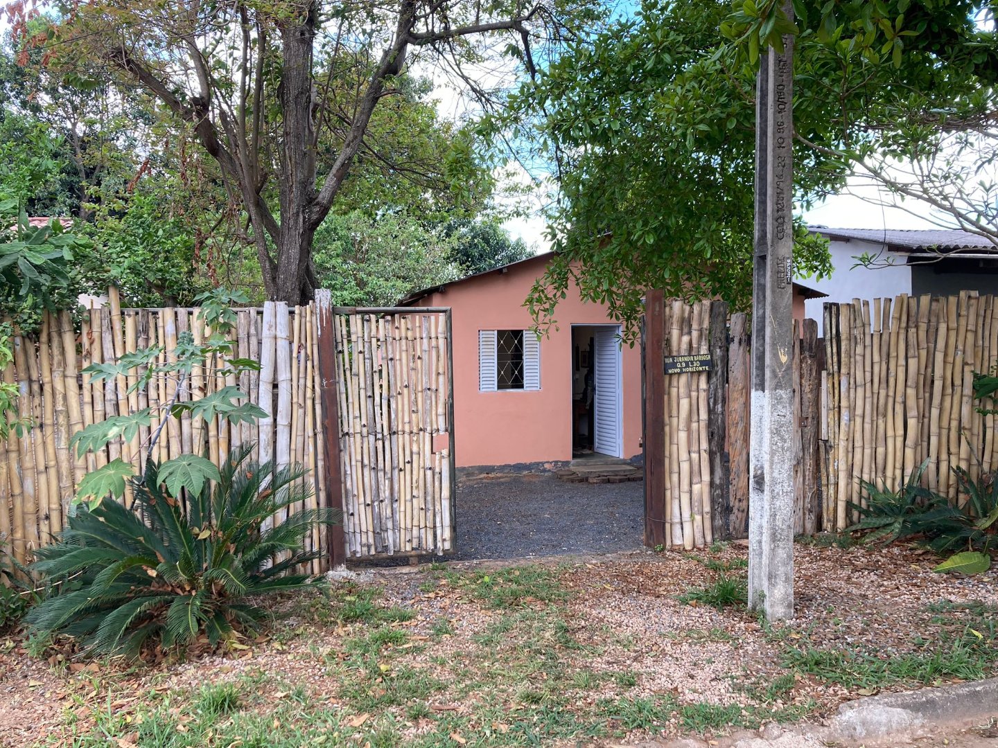 CASA 2 QUARTOS, QUINTAL PRIVATIVO, ÓTIMA LOCALIZAÇÃO NOVO HORIZONTE - ALTO PARAÍSO DE GOIÁS
