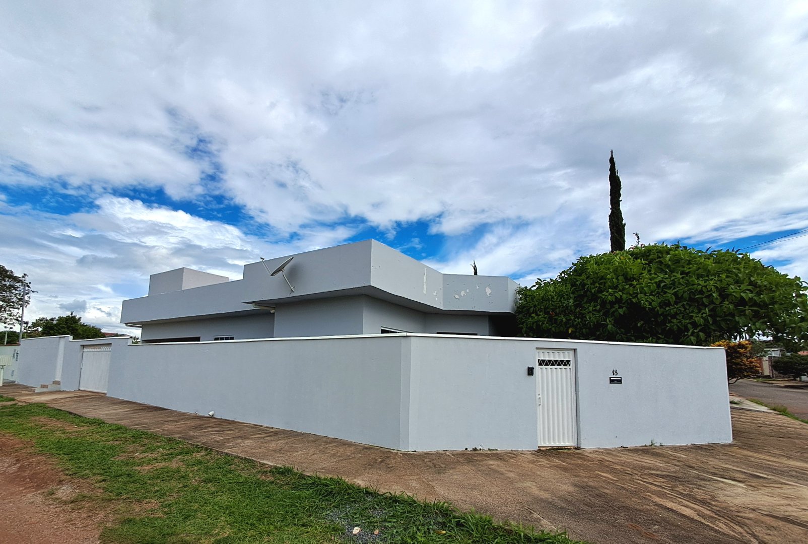 ÓTIMA CASA, DESIGN MODERNO, 3 QUARTOS, 1 SUÍTE - NOVO HORIZONTE - ALTO PARAÍSO DE GOIAS